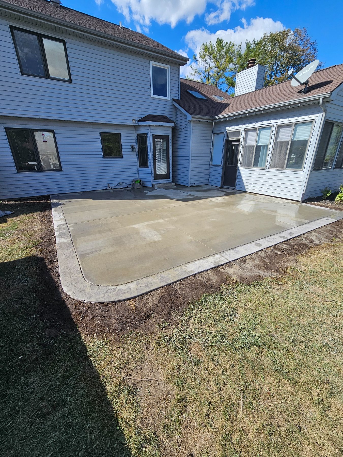 New residential concrete patio